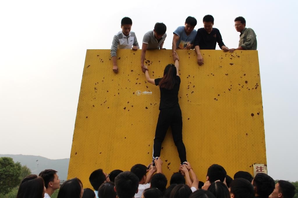 “激情研途 律动太阳城”研究生金秋体育节之素质拓展顺利开展